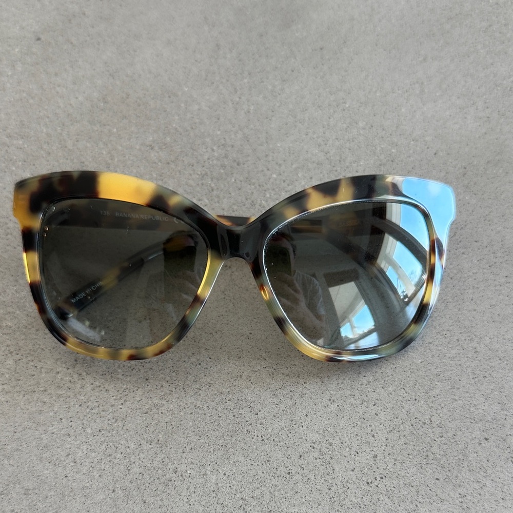 Banana Republic Tortoise Shell Sunglasses